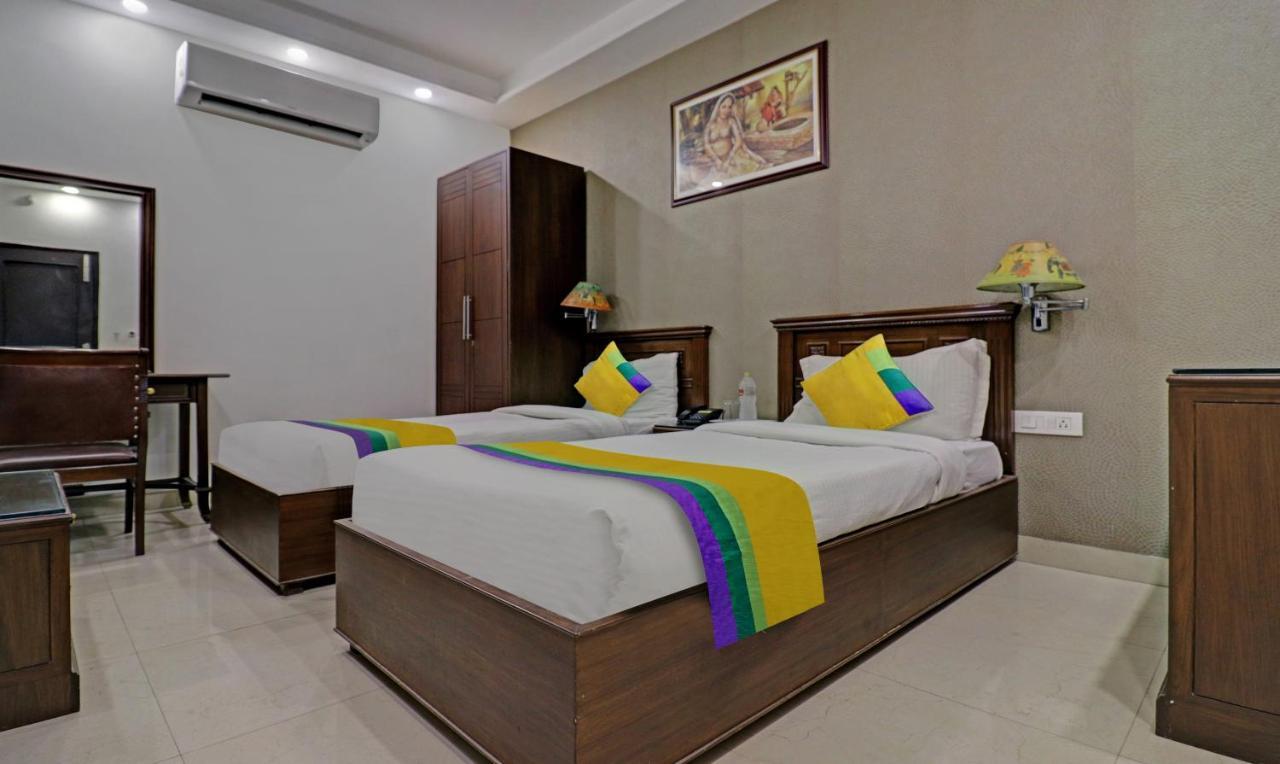Itsy Hotels Hamlets Stay Нойда Экстерьер фото